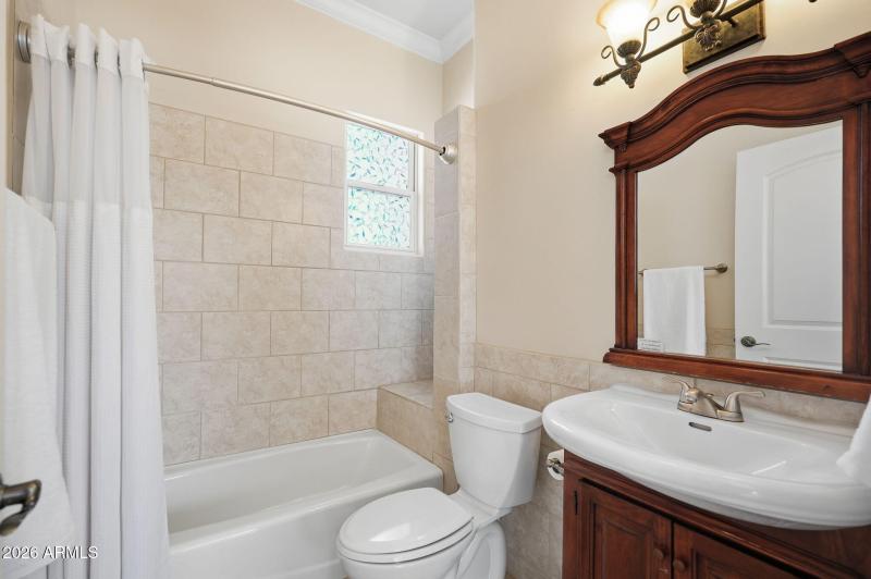Casita Full Bath