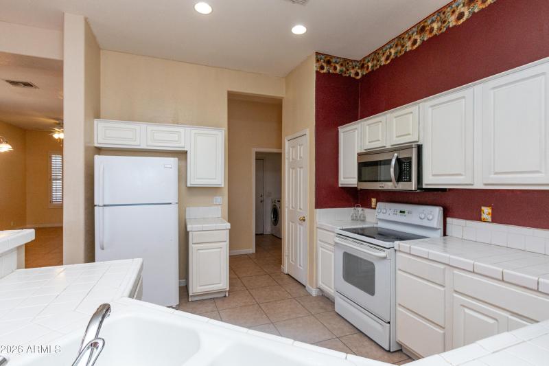 Blaine-3317 W Via Del Sol Dr-12