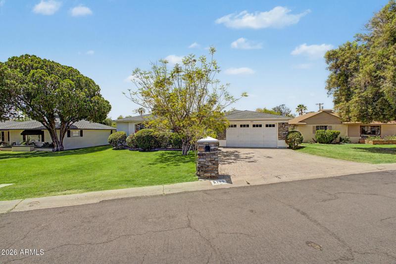 Expansive lot