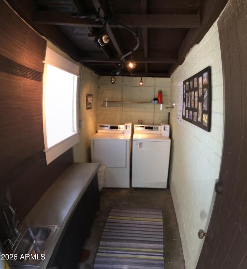 SEPARATE LAUNDRY ROOM
