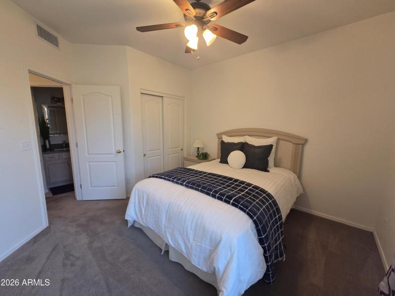Secondary bedroom.2