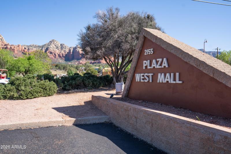 CLOSE UP OF MONUMENT SIGN