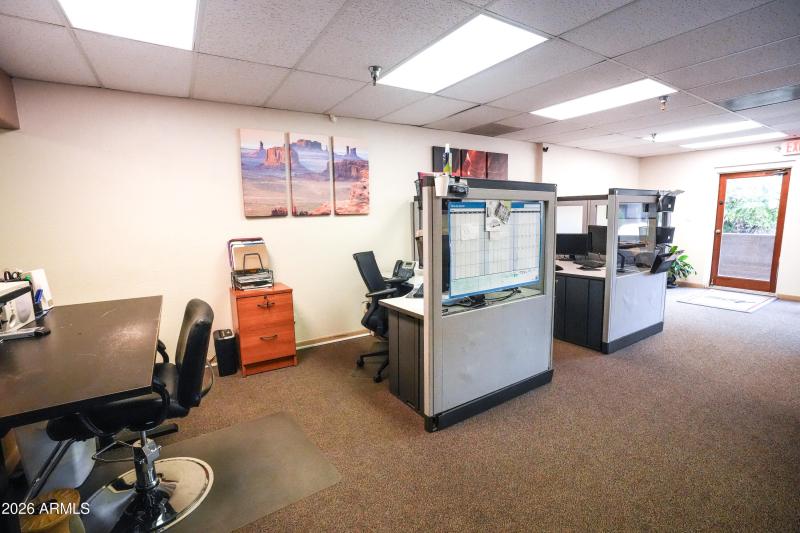 Work station and Cublices W wall and doo