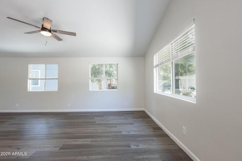 255 Oak 010