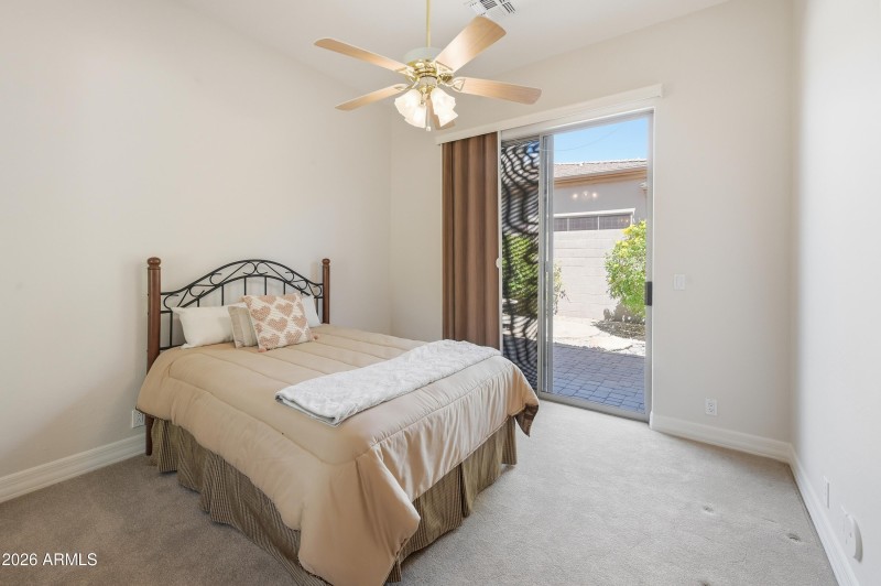 Guest bedroom with private patio (1)