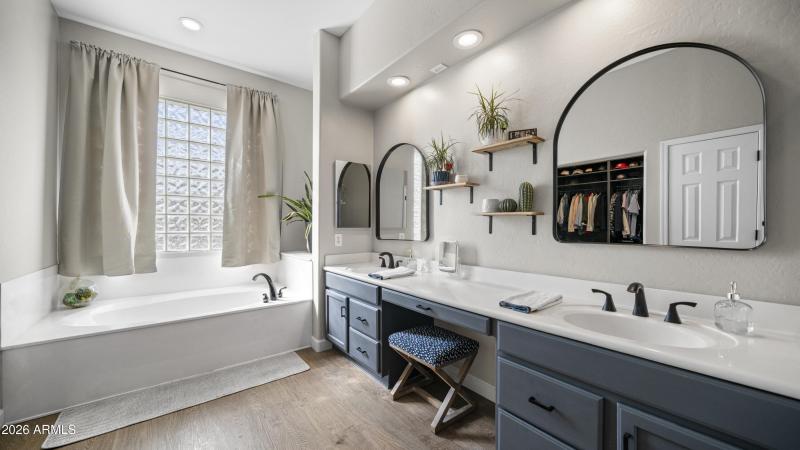 2703 N Adair Cir - 27