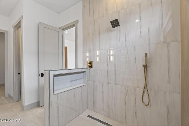 26) PRIMARY BATH