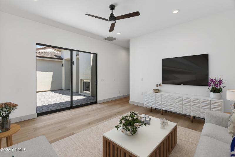 40VS) TEEN ROOM