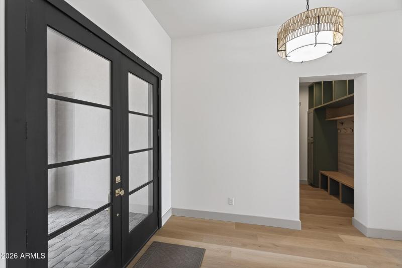 41) FOYER