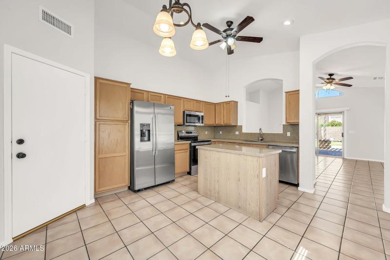 1284 W Kingbird Dr-11