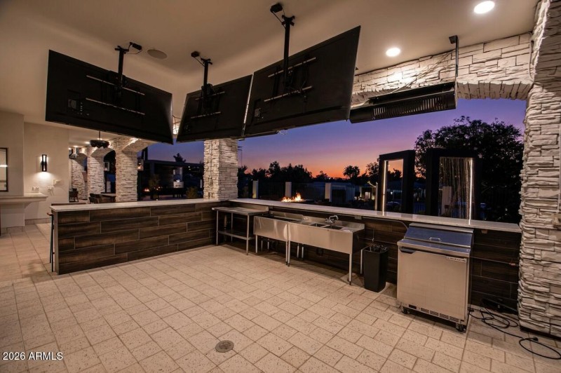 Outdoor kitchen