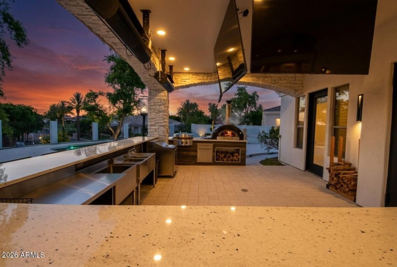 Outdoor Kitchen