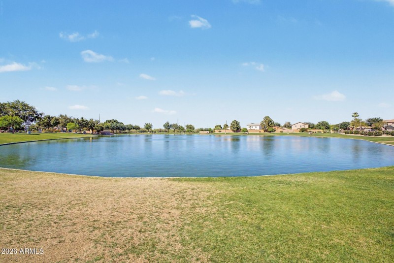 Garnet WAY - Community lake