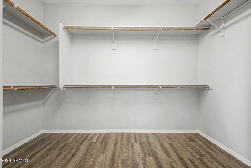 Garnet WAY - Walk-in closet