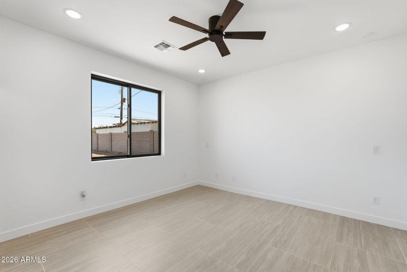 392 W Lincoln Ave