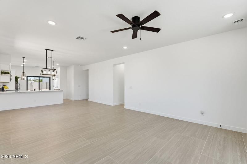 392 W Lincoln Ave