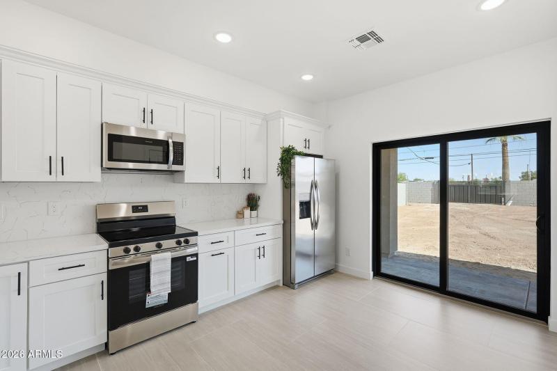 392 W Lincoln Ave