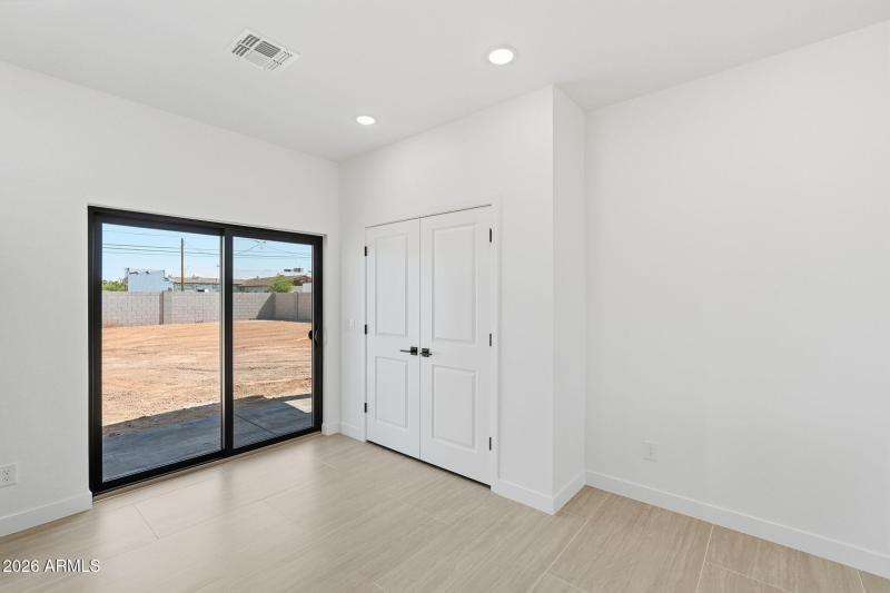 392 W Lincoln Ave