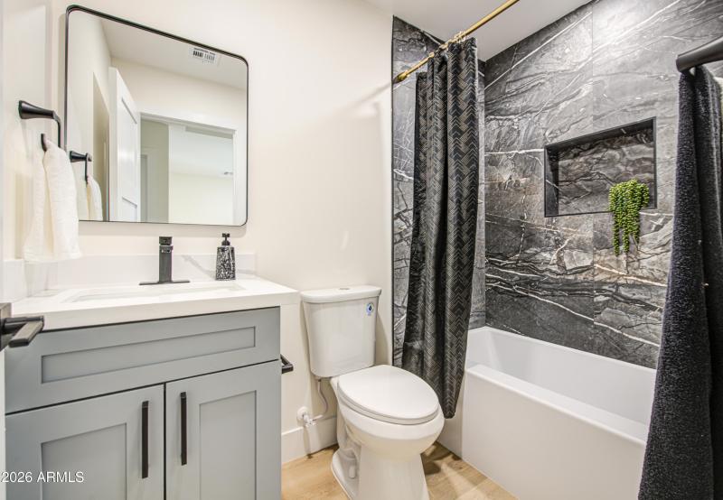 Bathroom 2-pic 2