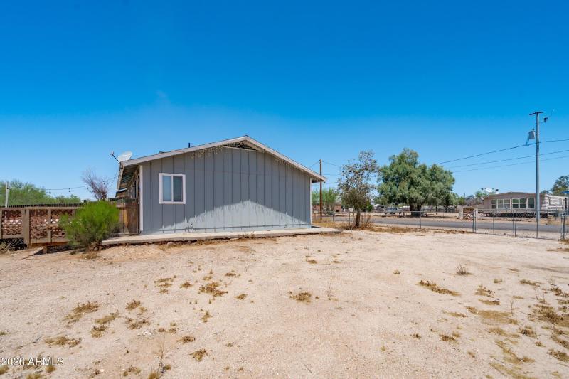21-Side Yard View