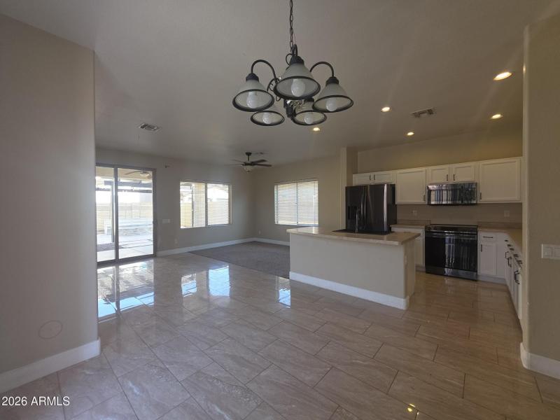 OPEN FLOOR PLAN