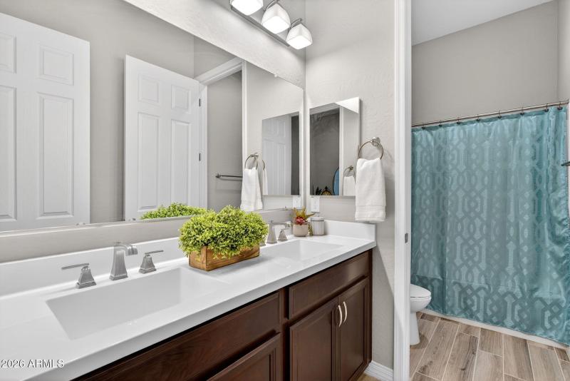 60-web-or-mls-007Blossom Way