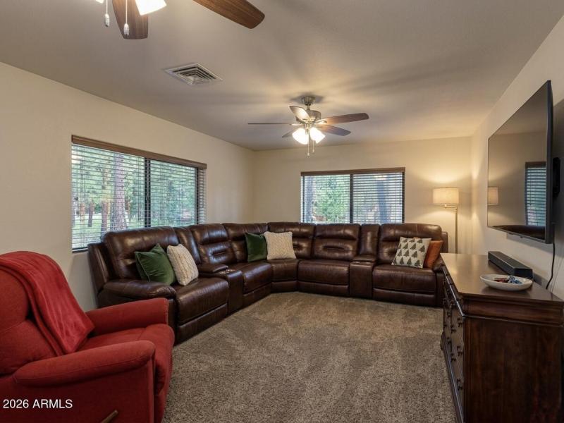 Multi-purpose room; potential bedroom