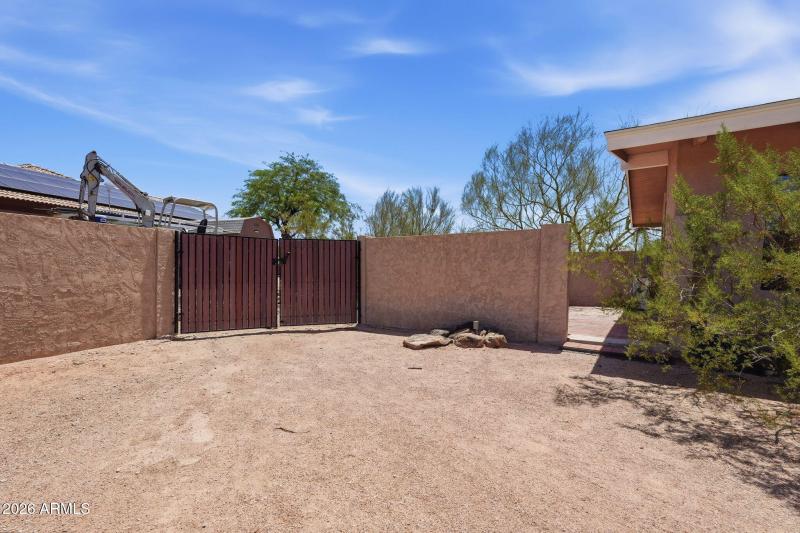 047_RV Gate