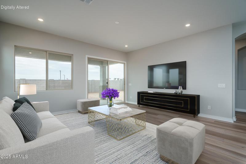 8VS) GREAT ROOM