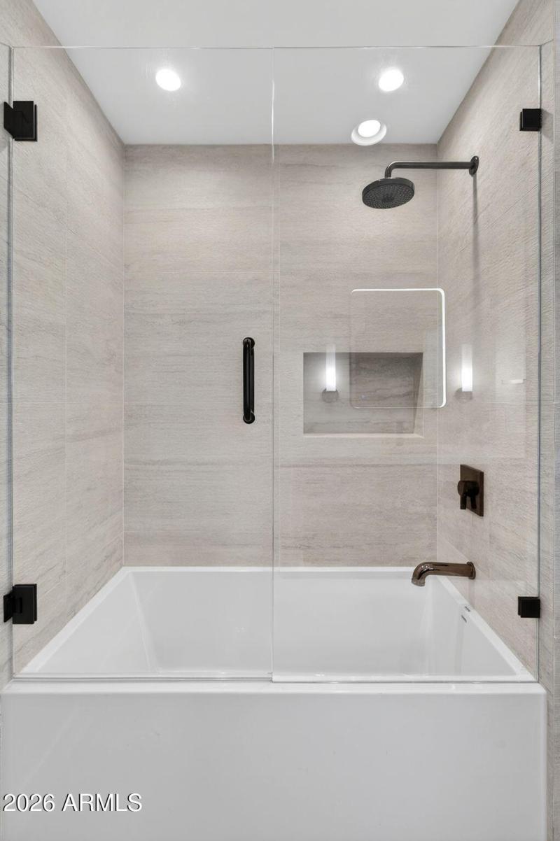 East Upstairs Bedroom En Suite Bath Tub
