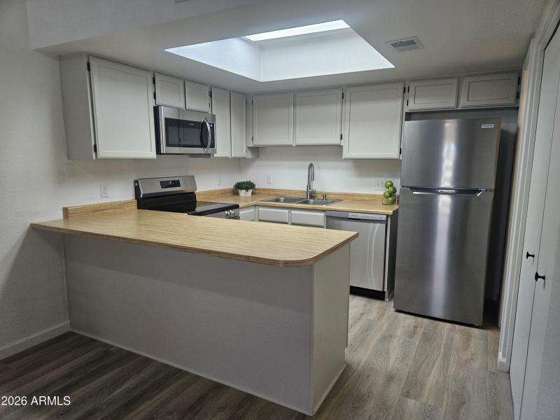 Kitchen and Bar with Appliances 2