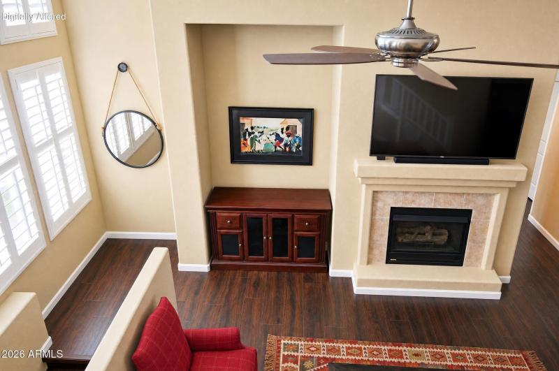 25-Fireplace-Up