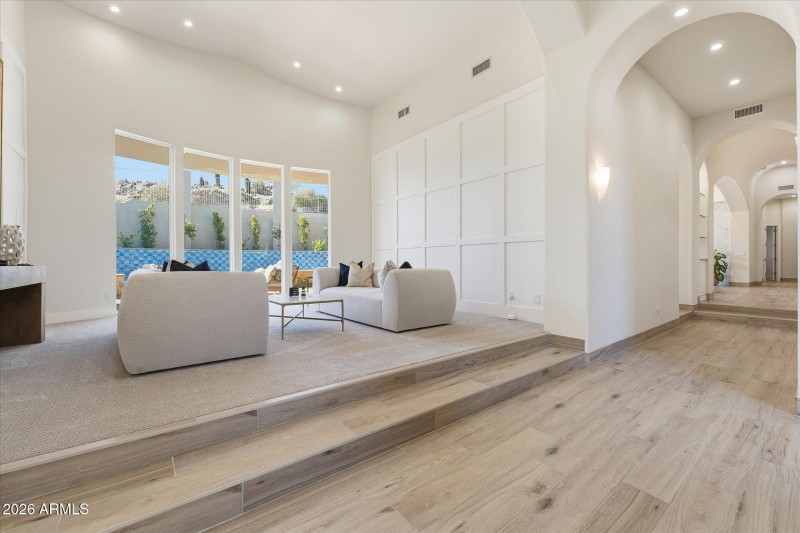 09-005-living-room