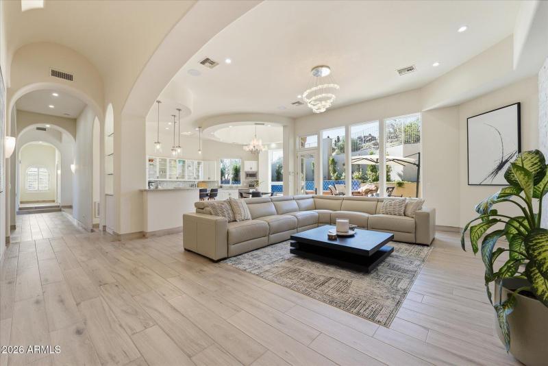 32-028-family-room