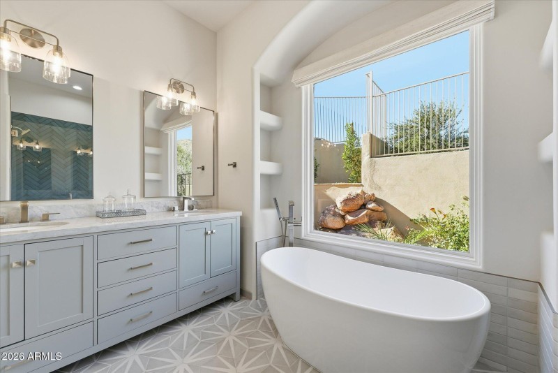 47-043-bathroom