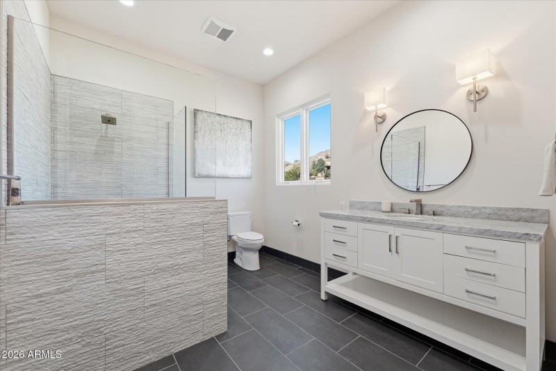 54-050-bathroom