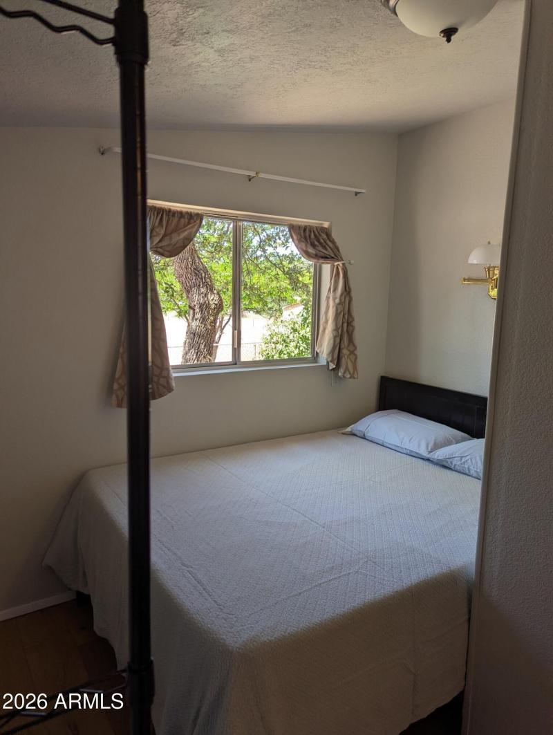 38 - Guest House