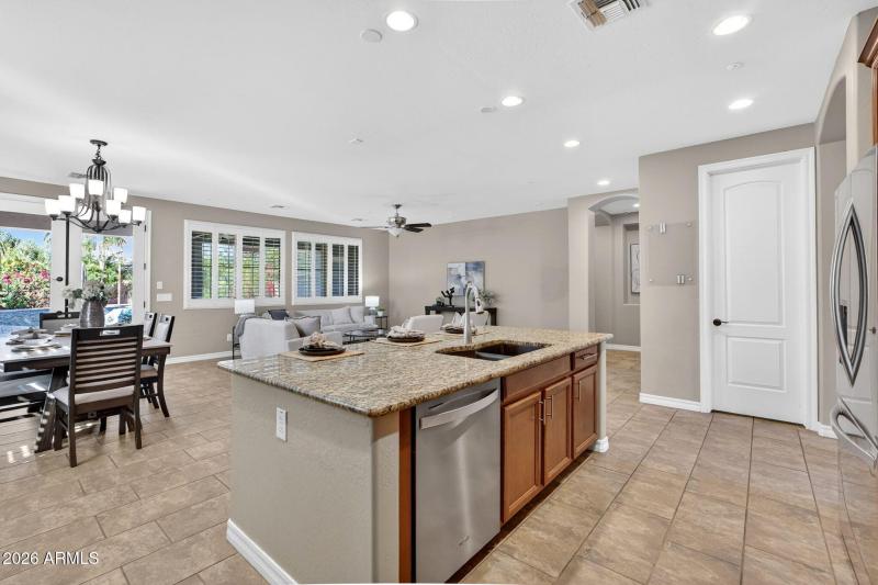 19-web-or-mls-038E Bellerive Pl