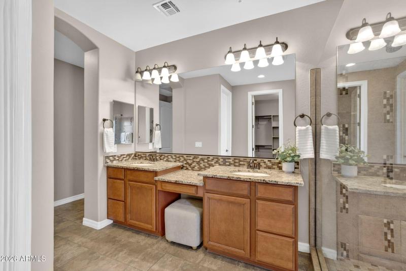 33-web-or-mls-051E Bellerive Pl