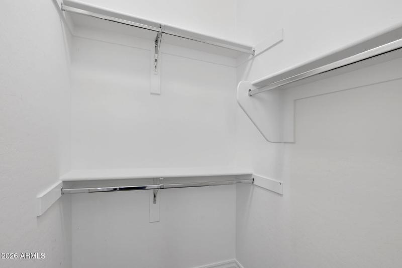 49-web-or-mls-070E Bellerive Pl
