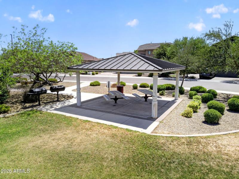 84-web-or-mls-006E Bellerive Pl