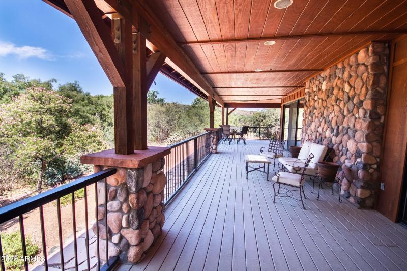 Clubhouse-Deck1