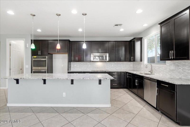 11-3038 W Lynne Ln_RedHogMedia