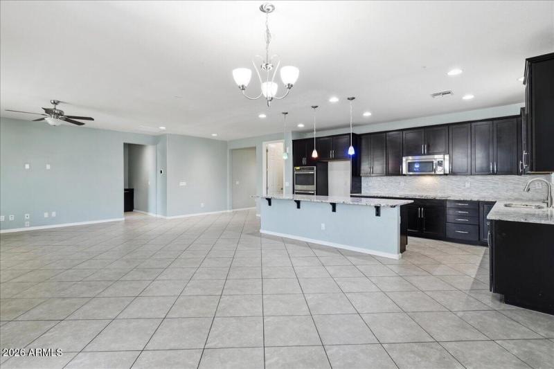 13-3038 W Lynne Ln_RedHogMedia