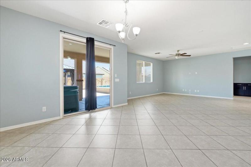 14-3038 W Lynne Ln_RedHogMedia