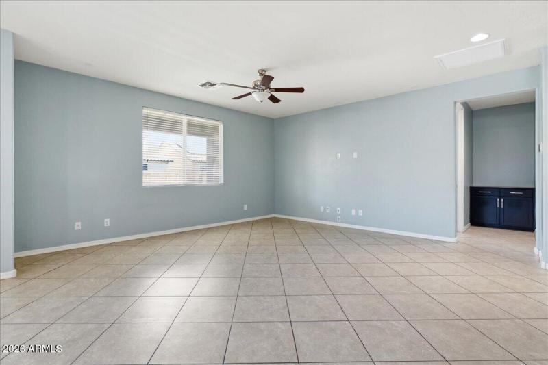 15-3038 W Lynne Ln_RedHogMedia