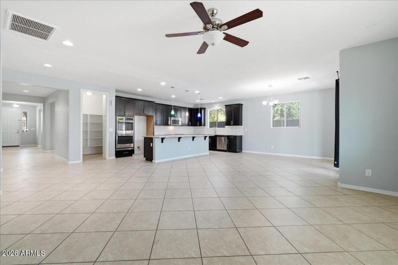 17-3038 W Lynne Ln_RedHogMedia