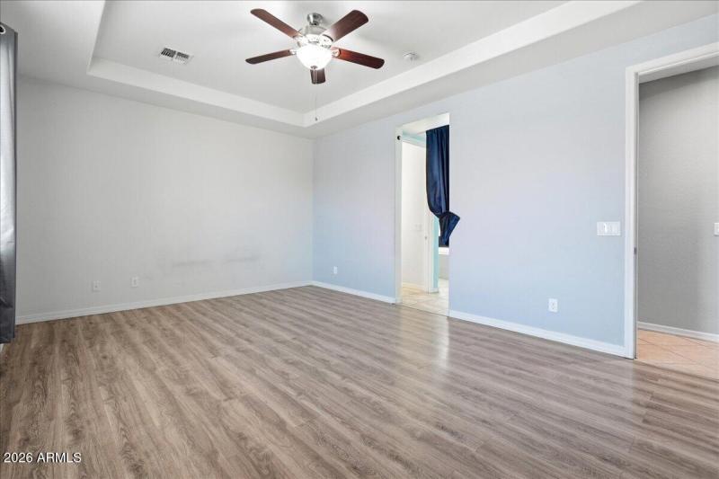 19-3038 W Lynne Ln_RedHogMedia