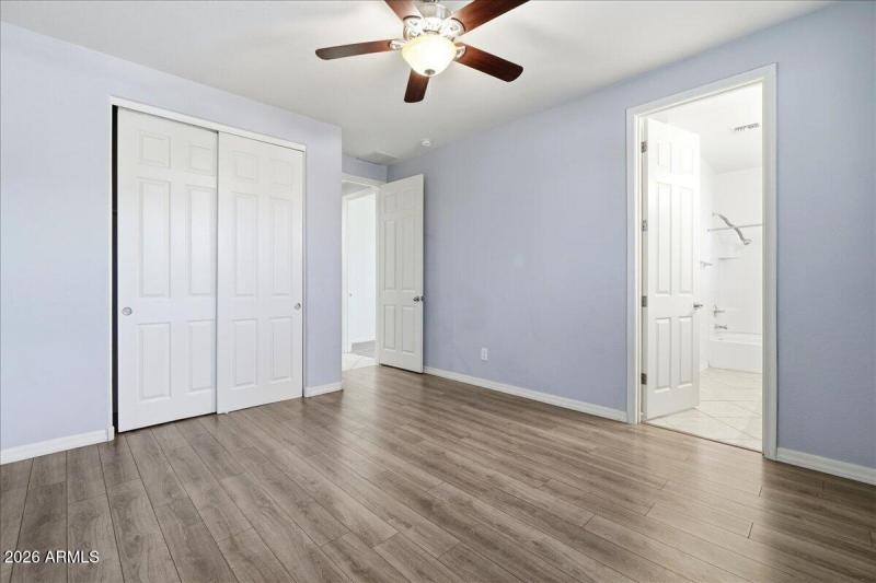 25-3038 W Lynne Ln_RedHogMedia
