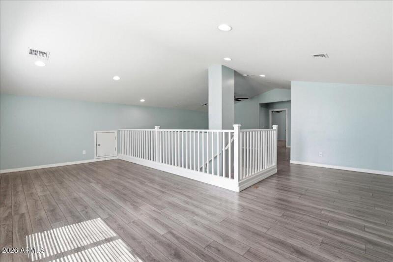 33-3038 W Lynne Ln_RedHogMedia